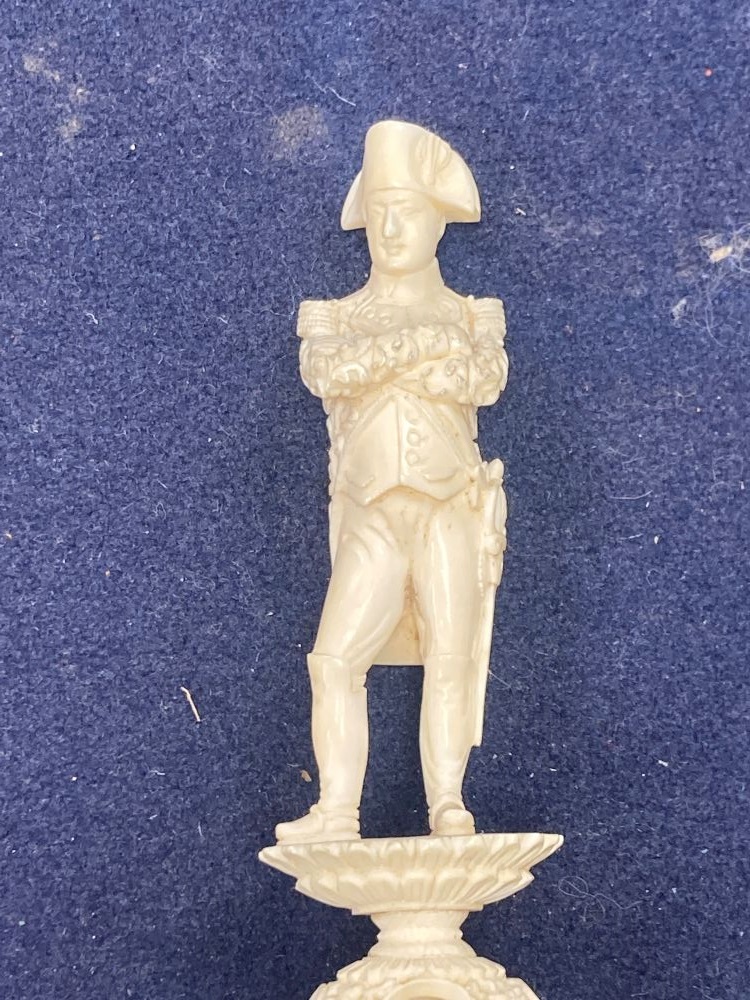 A Cantonese ivory chess set, Napoleon and Josephine